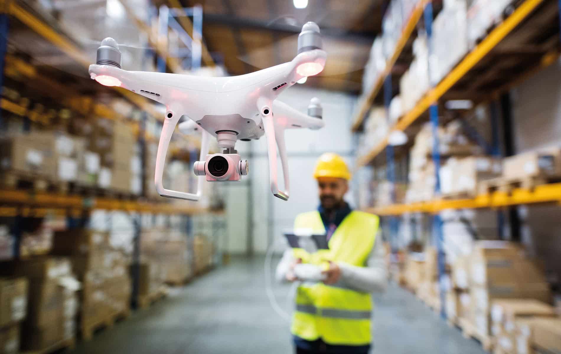 Conteo y verificación con drones en un almacén
