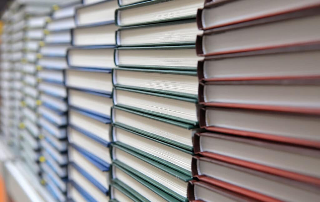 Conteo del almacén de un distribuidor de libros